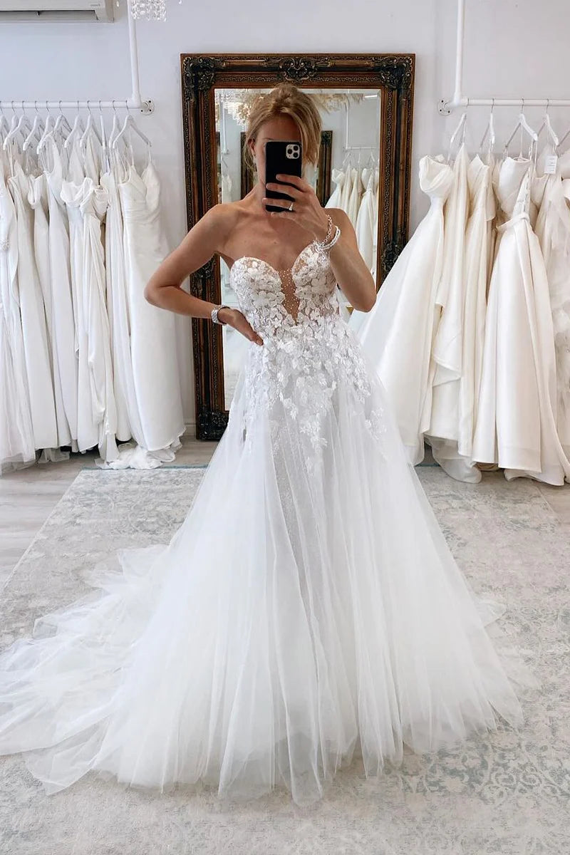 Gorgeous A-Line Strapless Tulle Lace Wedding Dresses