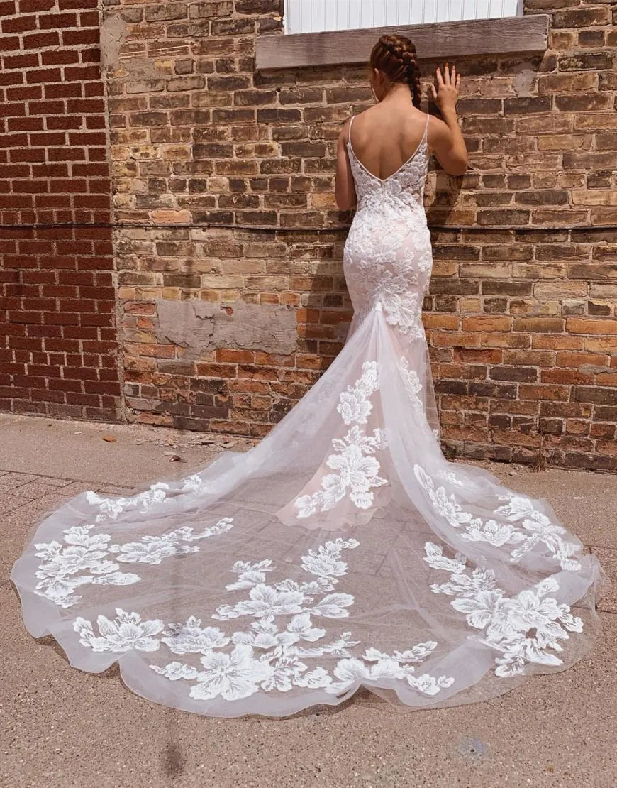 Gorgeous Mermaid Spaghetti Straps Chapel Train Wedding Dress With Appliques