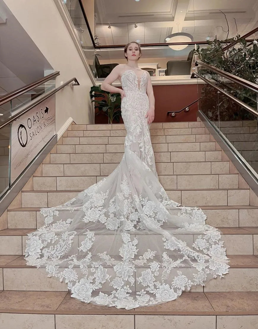 Gorgeous Mermaid Stapless Chapel Train Wedding Dress With Appliques