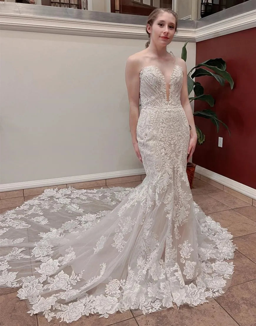 Gorgeous Mermaid Stapless Chapel Train Wedding Dress With Appliques