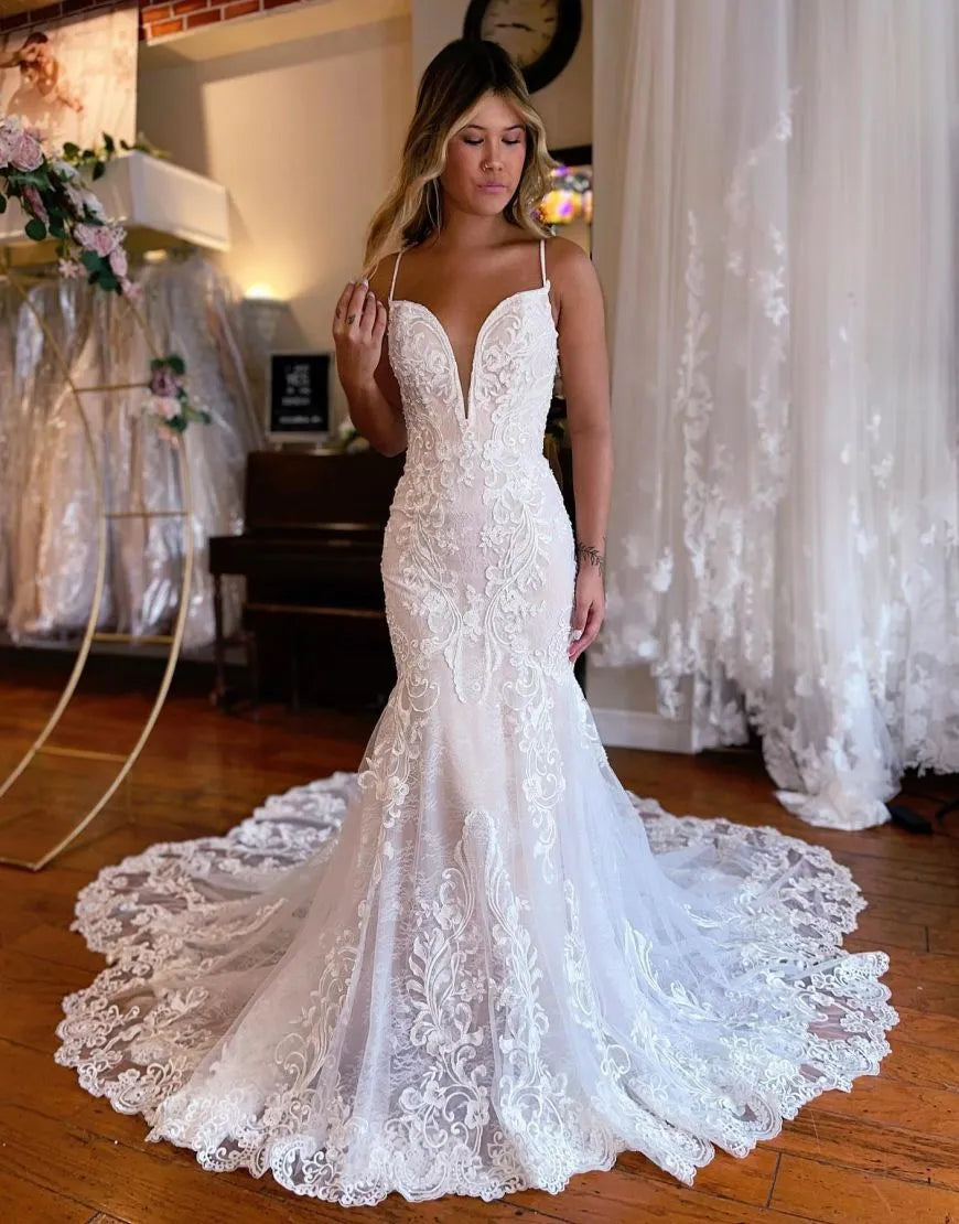 Mermaid Spaghetti Straps Chapel Train Wedding Dress With Appliques