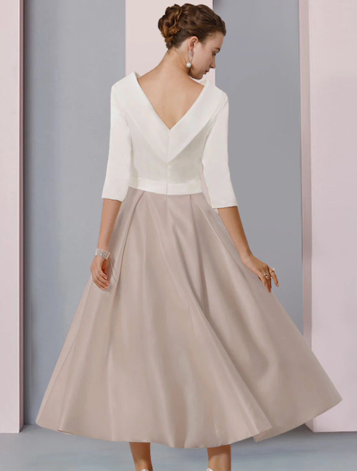 A-Line Mother of the Bride Dress Wedding Guest Elegant Scoop Neck Tea Length Satin Half Sleeve with Pleats Crystal Brooch Color Block