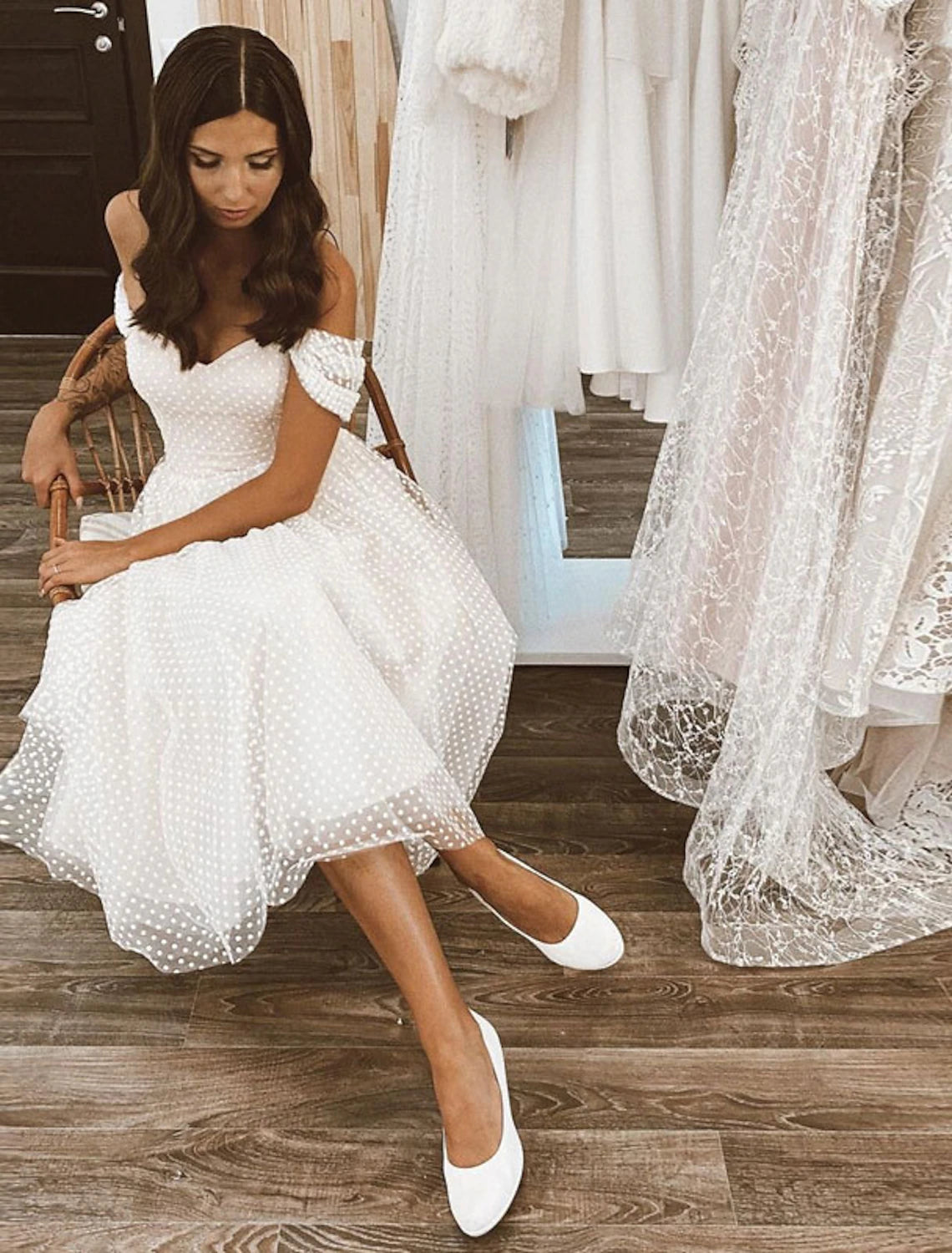 Reception Little White Dresses Wedding Dresses A-Line Off Shoulder Cap Sleeve Knee Length Tulle Bridal Gowns With Solid Color