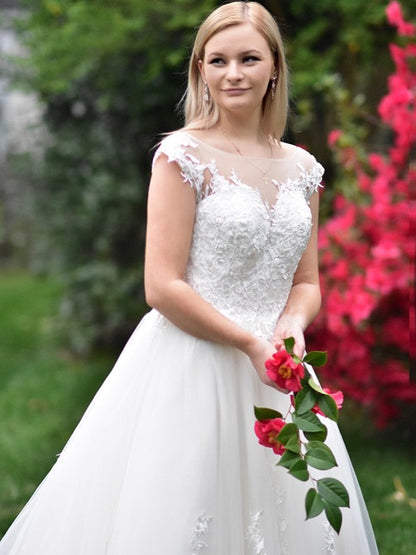 A-Line/Princess Tulle V-neck Sleeveless Applique Court Train Wedding Dresses