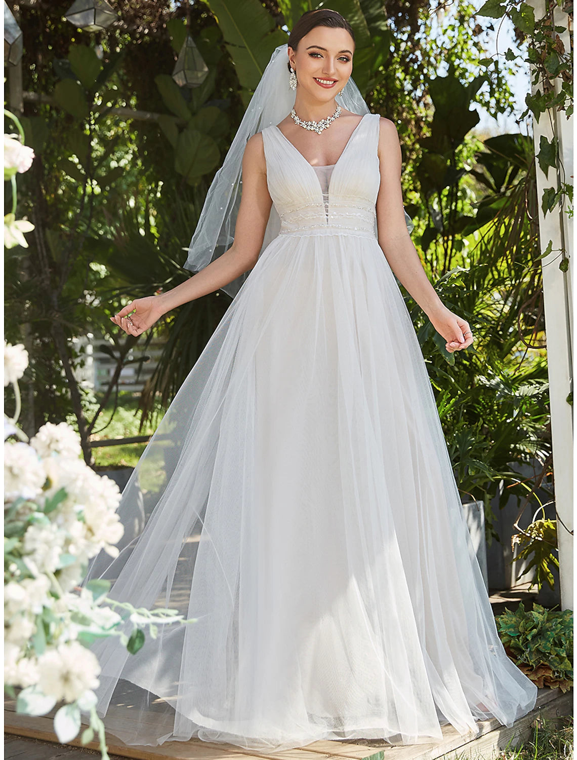 Reception Casual Wedding Dresses A-Line V Neck Sleeveless Sweep / Brush Train Tulle Bridal Gowns With Lace Embroidery